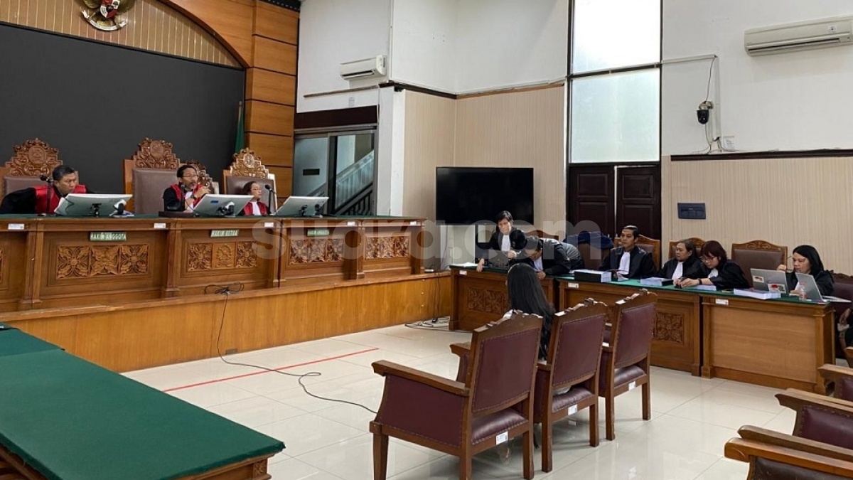 Pledoi Laras Faizati Getarkan Ruang Sidang, Disambut Isak Tangis dan Tepuk Tangan