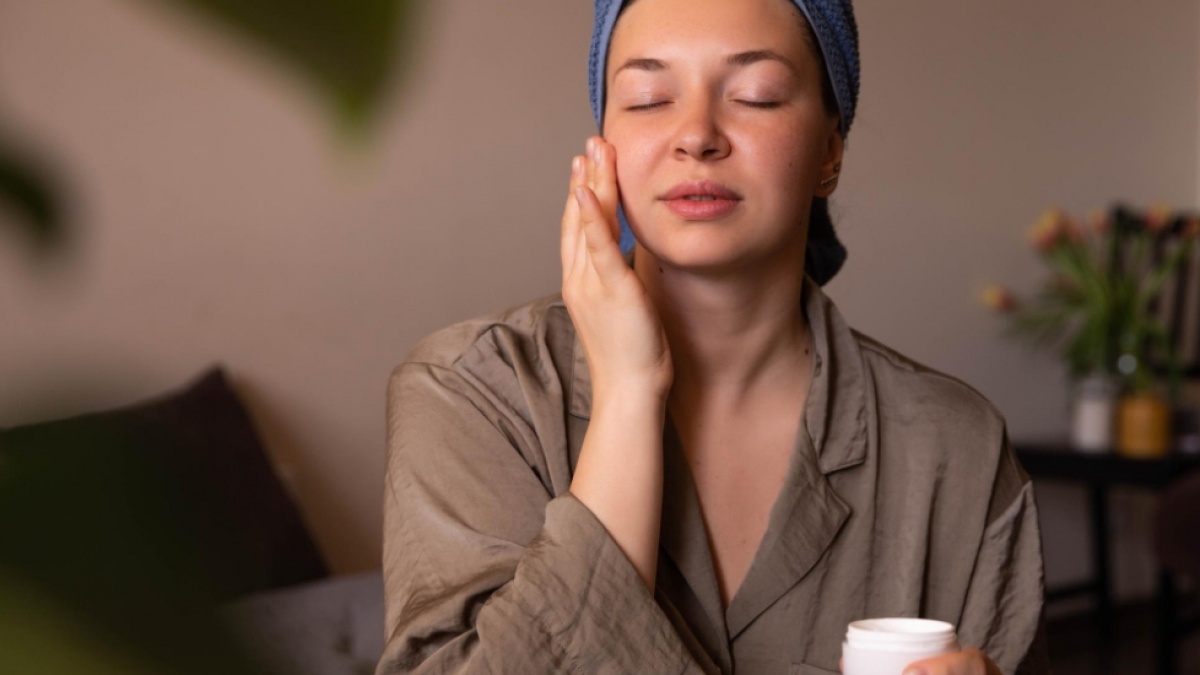 Sleeping Mask dan Moisturizer Sering Bikin Bingung, Ketahui 5 Perbedaannya