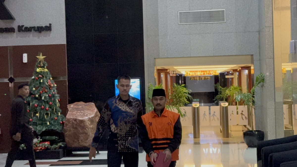Bupati Bekasi Ade Kuswara Ogah Bicara soal Dugaan Kasih Duit ke Kajari