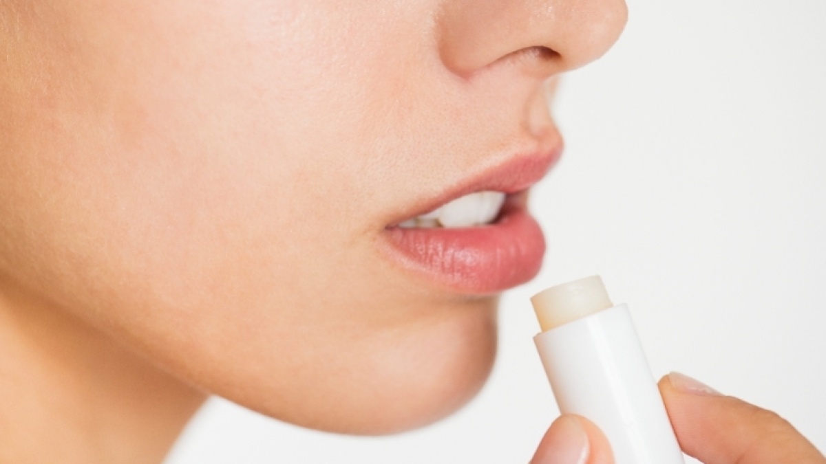 7 Lip Balm untuk Merawat Bibir Pecah-pecah, Ada Kandungan SPF
