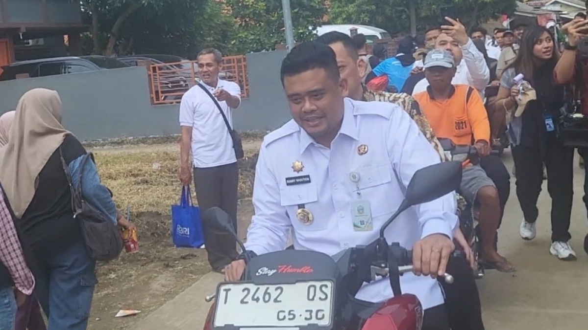 Prabowo Agenda Panen Raya di Karawang, Zulhas dan Bobby Naik Motor