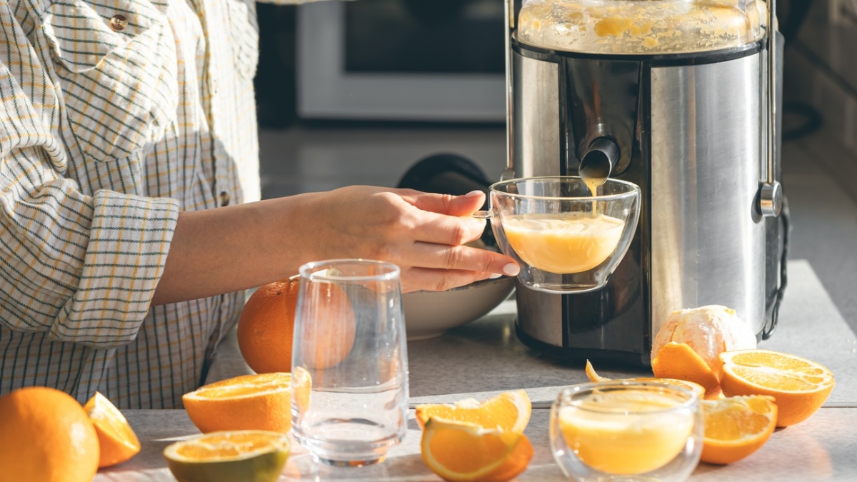 4 Blender Portable Mini untuk Bikin Jus Buah bagi Pekerja Kantoran, Praktis dan Cepat