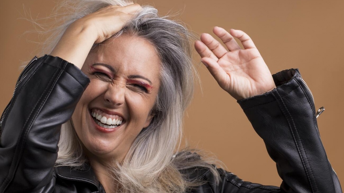 5 Penyebab Rambut Beruban selain karena Faktor Usia, Sudah Tahu?