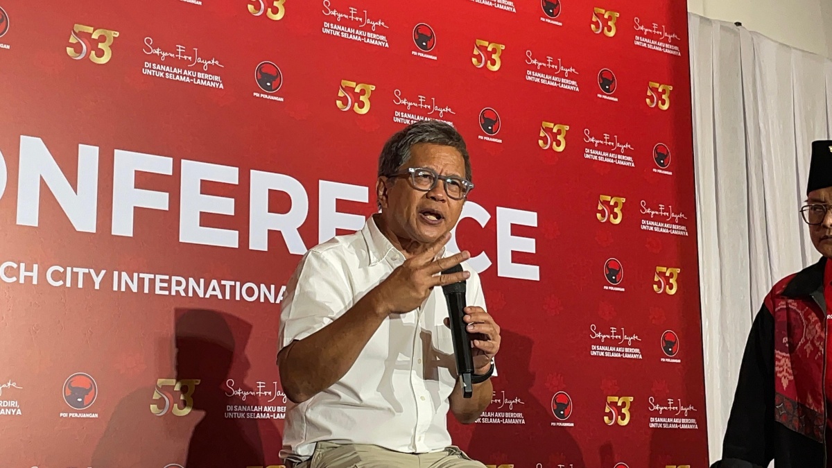 Rocky Gerung Bongkar Demokrasi Penuh Pencitraan, Singgung Kultus Individu dan Dinasti
