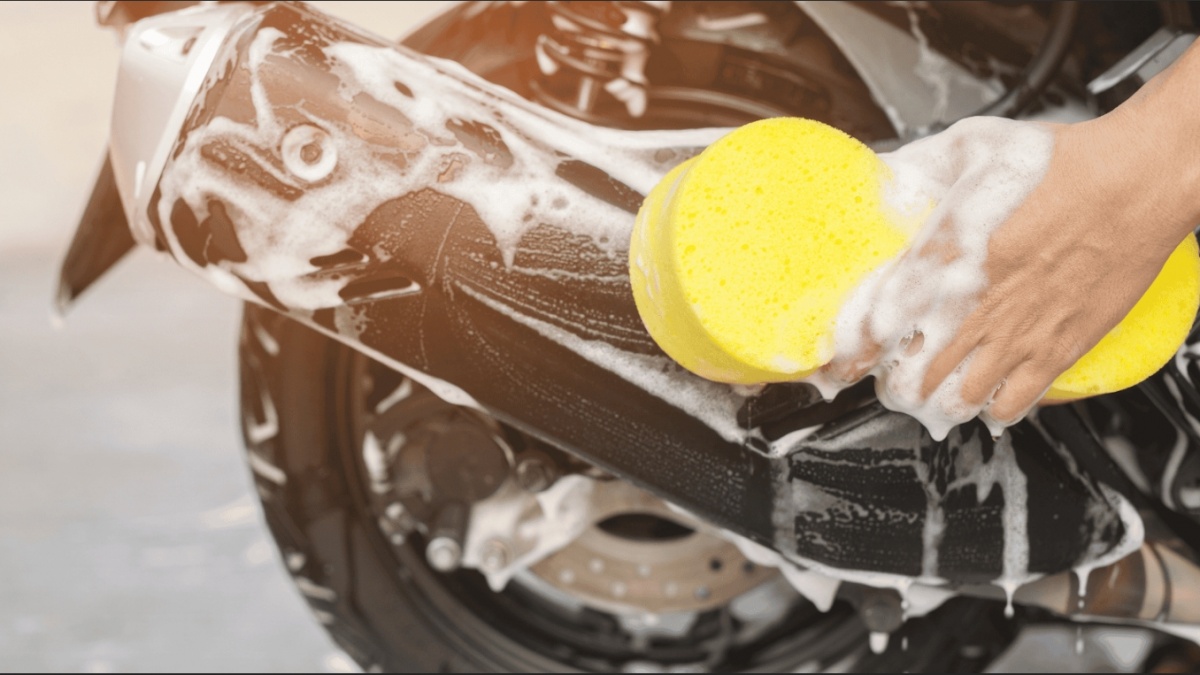 Awas Cat Rusak! Jangan Cuci Motor saat Mesin Panas, Ini Solusi Gratis Biar Awet