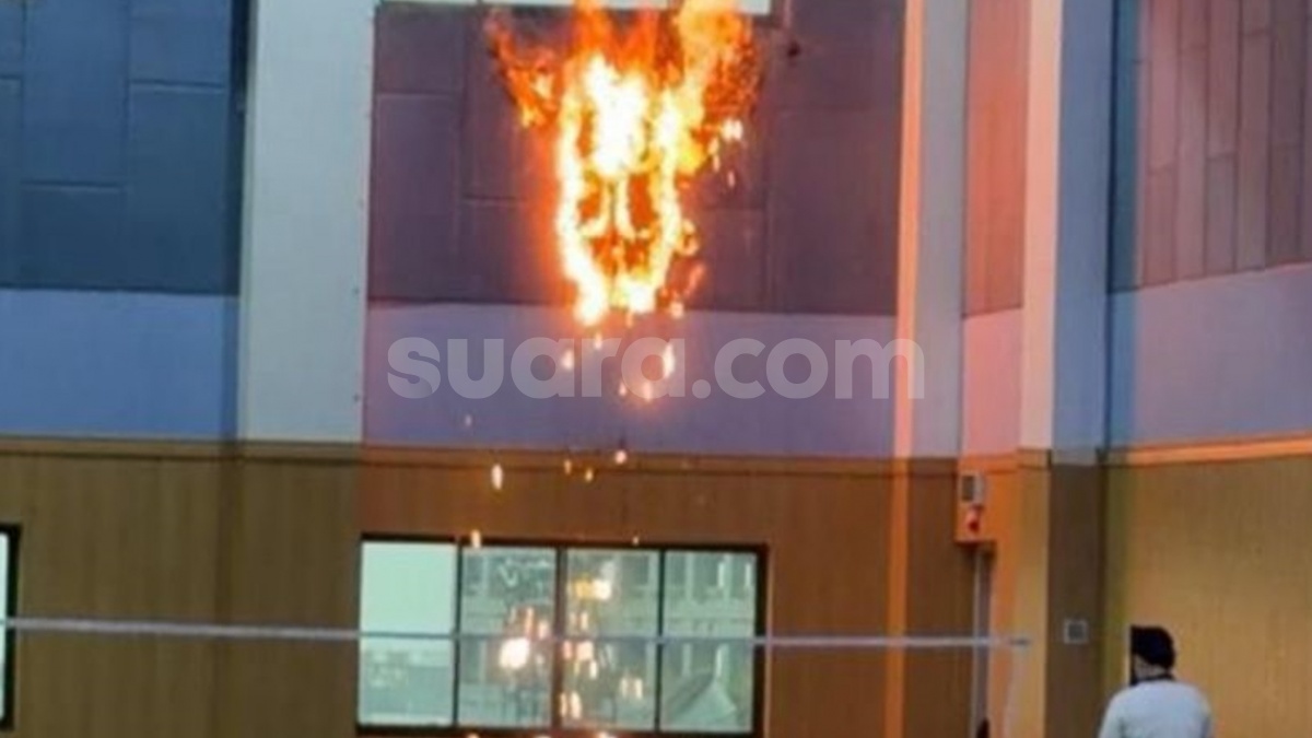 Diduga Disambar Petir, Lantai 5 Tzu Chi School PIK Terbakar: Kerugian Ditaksir Rp200 Juta