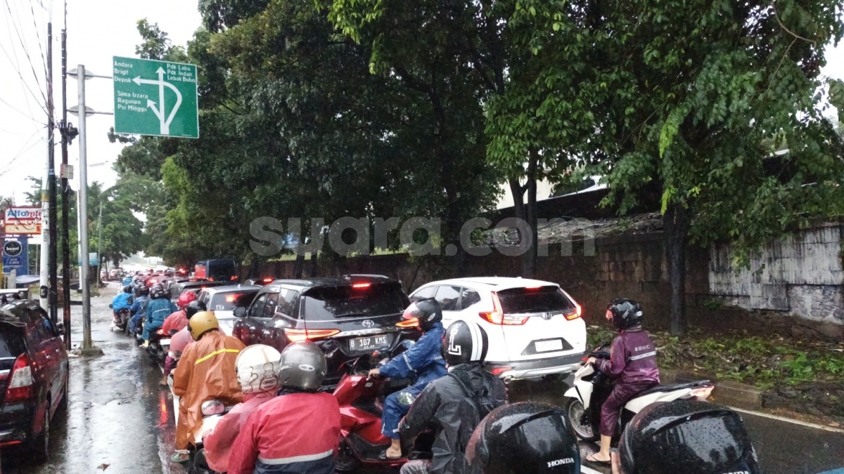 Data Genangan dan Banjir Pagi Ini: Ketinggian Air di Pasar Minggu Mencapai Hampir Satu Meter