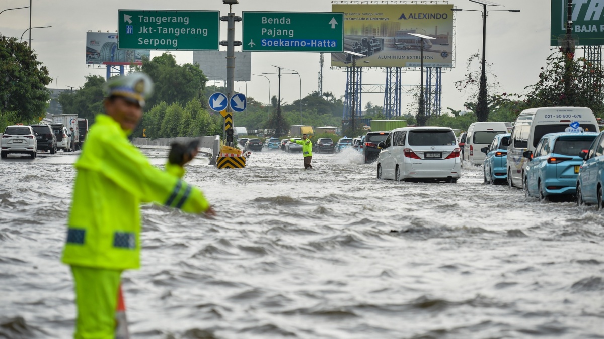 Jakarta Masih Dikepung Banjir Pagi Ini, 28 RT dan 6 Ruas Jalan Tergenang Air
