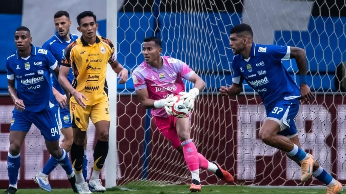 Statistik Teja Paku Alam di Bawah Mistar Gawang Gila! Rekor Kiper Persija Dilewati