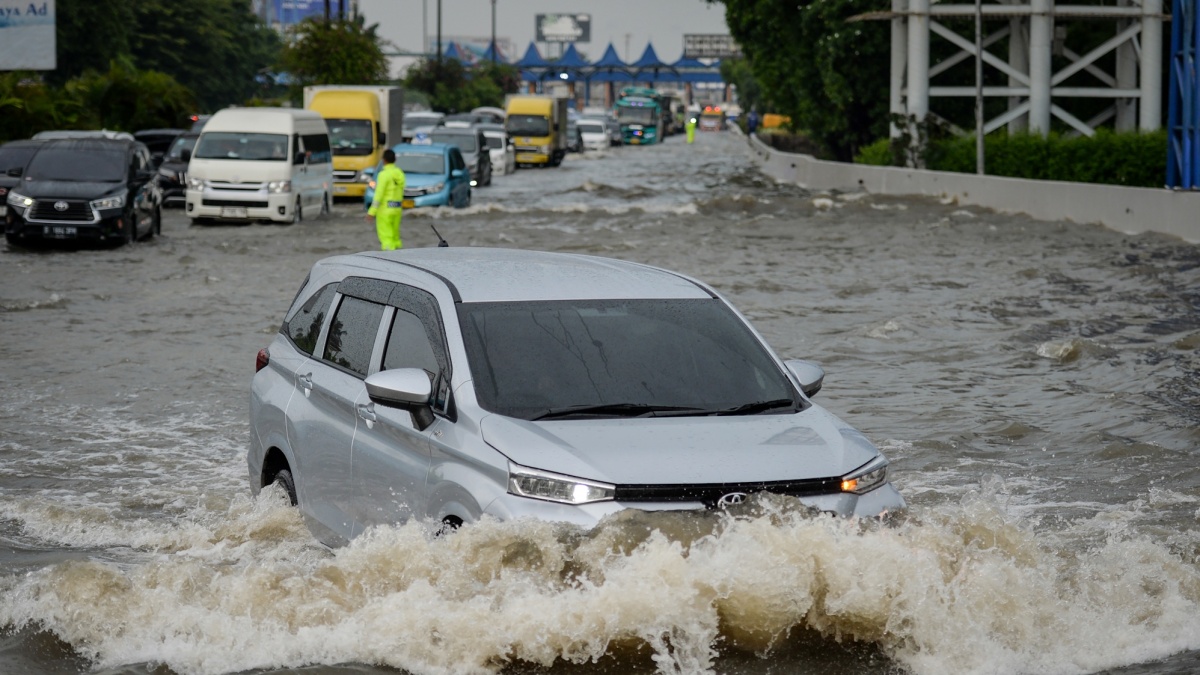 Banjir Mulai Surut, Tol Bandara Soetta Mulai Bisa Dilalui Kendaraan