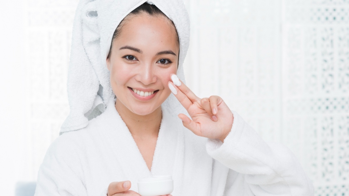 Cara Pakai Moisturizer yang Benar, Biar Kulit Glowing Maksimal