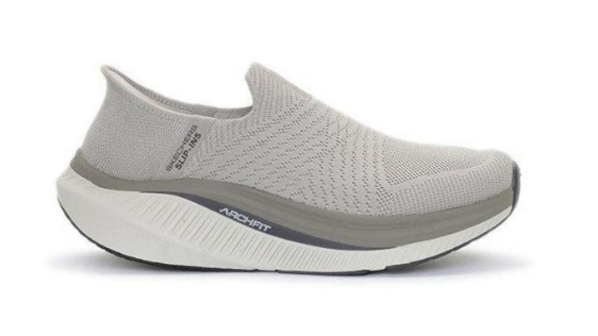 7 Sepatu Skechers Wanita Tanpa Tali, Simple Cocok untuk Usia 45 Tahun ke Atas