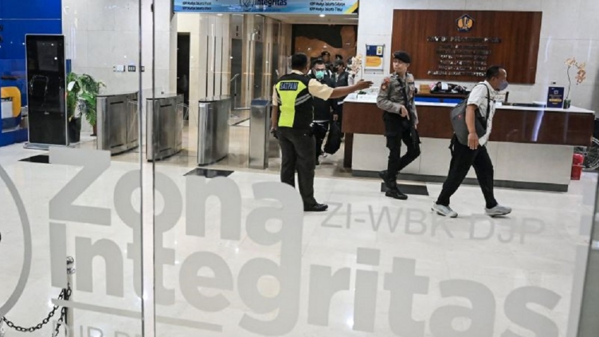11 Jam Geledah Kantor Pajak Jakut, KPK Sita Duit Valas Terkait Suap Diskon Pajak Rp60 M