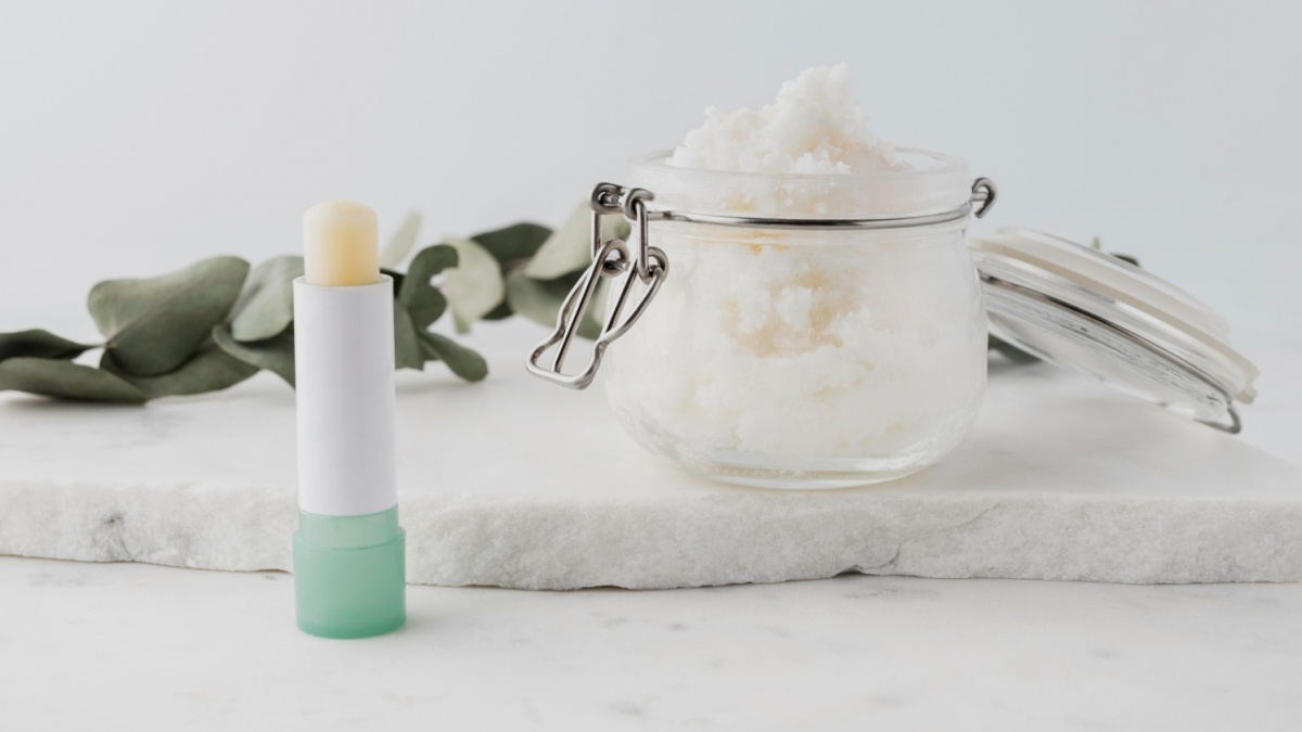 Apa Boleh Pakai Lip Balm Setiap Hari? Kenali Manfaat dan Risikonya