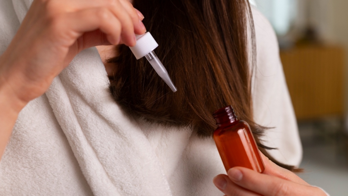 Rambut Rontok dan Menipis? Ini 5 Hair Serum untuk Bantu Perkuat Akar Rambut