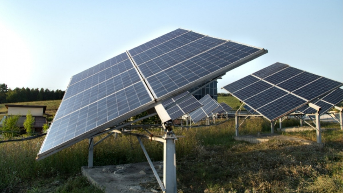 Rincian Lengkap Biaya Pemasangan Panel Surya PLTS Atap 1300 Watt, Listrik Jadi Hemat!