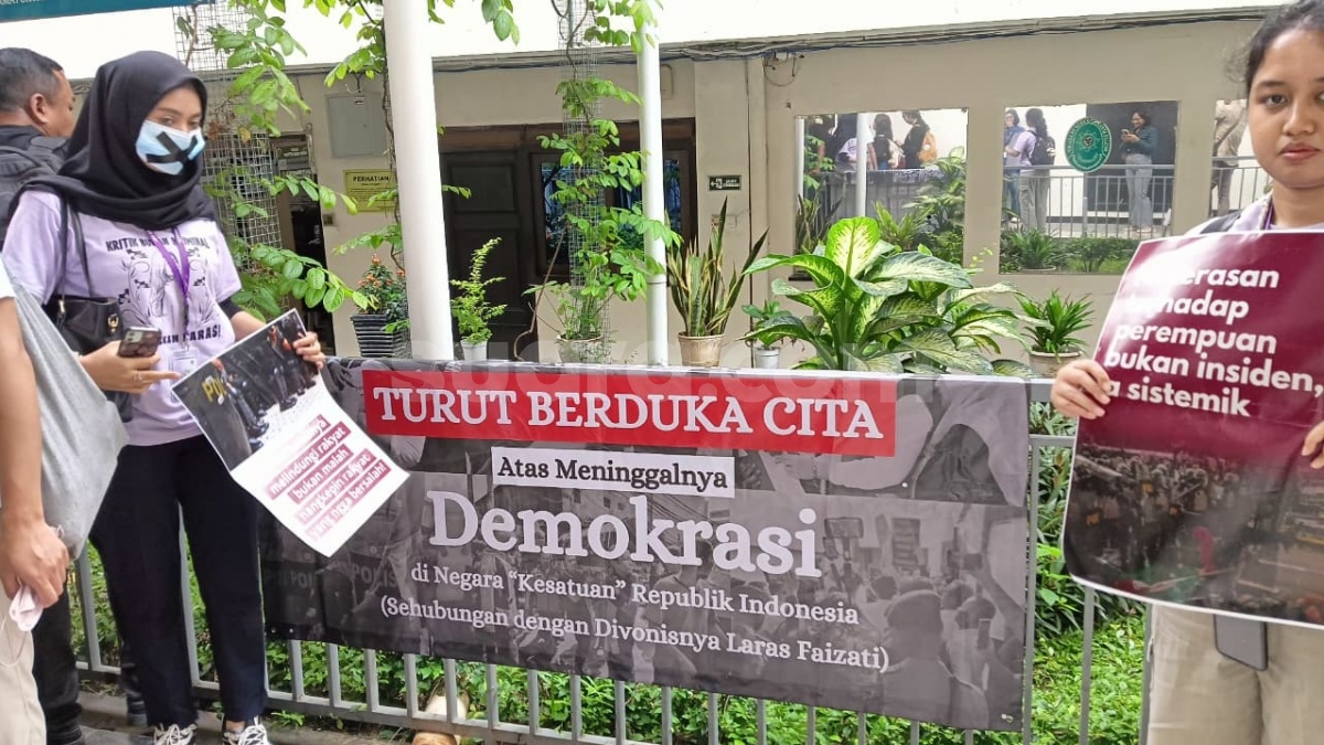 Tangis dan Amarah Bercampur, Pendukung Protes Keras Vonis Pidana Laras Faizati