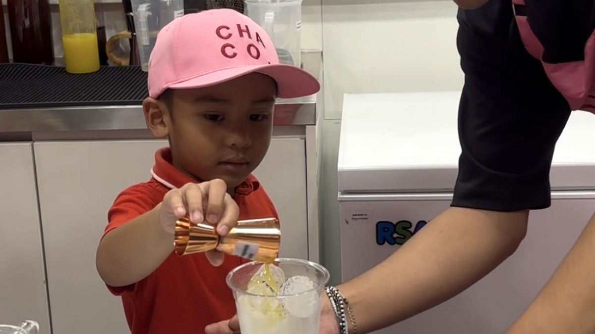 Bosan Liburan Gitu-Gitu Aja? Yuk, Ajak Si Kecil Jadi Peracik Teh Cilik!