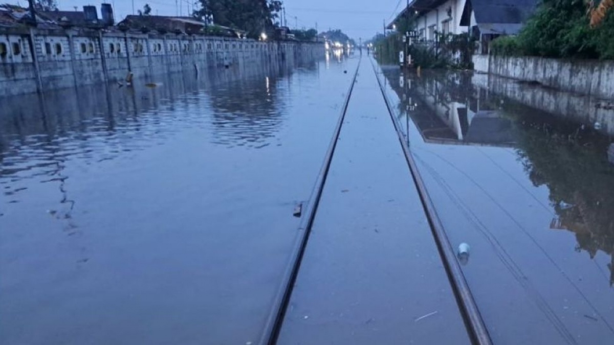 Banjir Putus Jalur KA PekalonganSragi, Sejumlah Perjalanan Dialihkan dan Dibatalkan