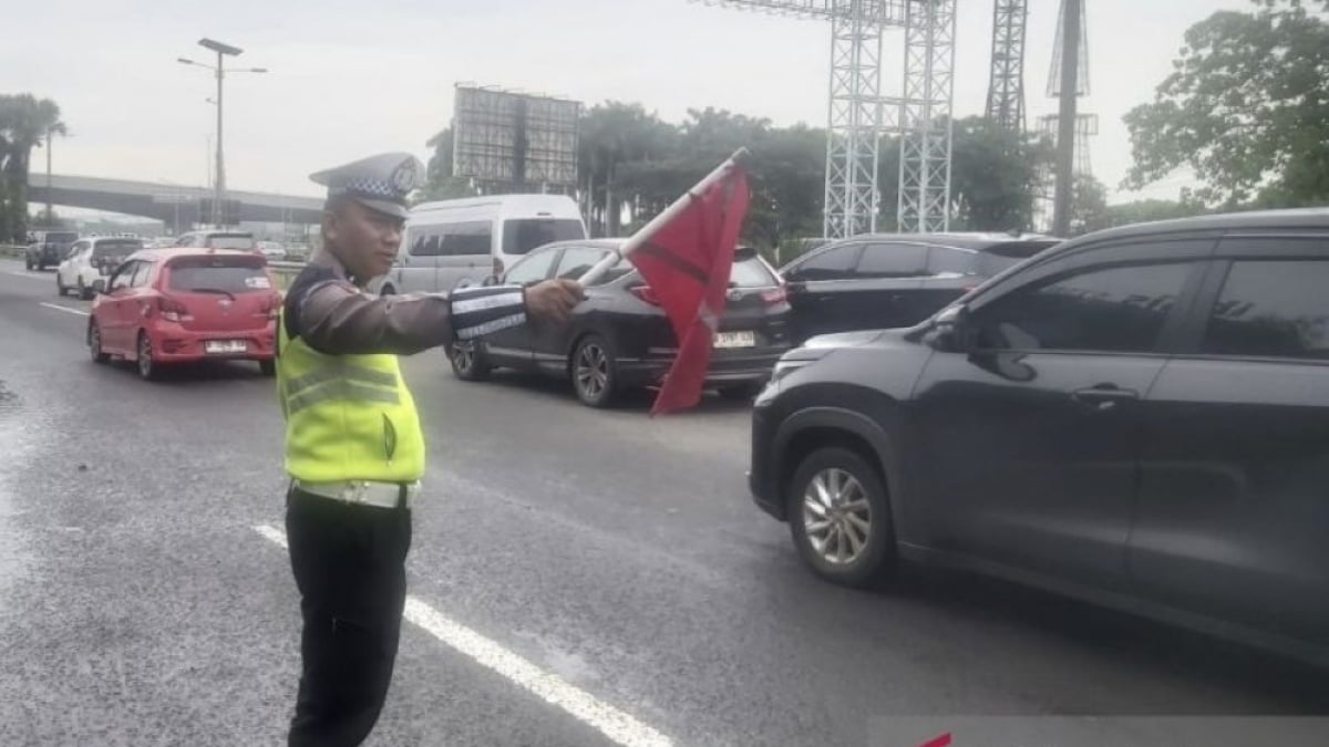 Banjir Rendam Tol Sedyatmo, Polisi Alihkan Arus Lalin Menuju Bandara Soekarno-Hatta