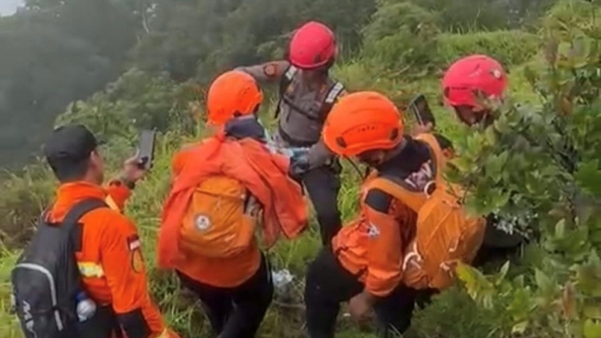 Cuaca Buruk dan Medan Terjal Hambat Pencarian Pesawat ATR Hilang di Maros