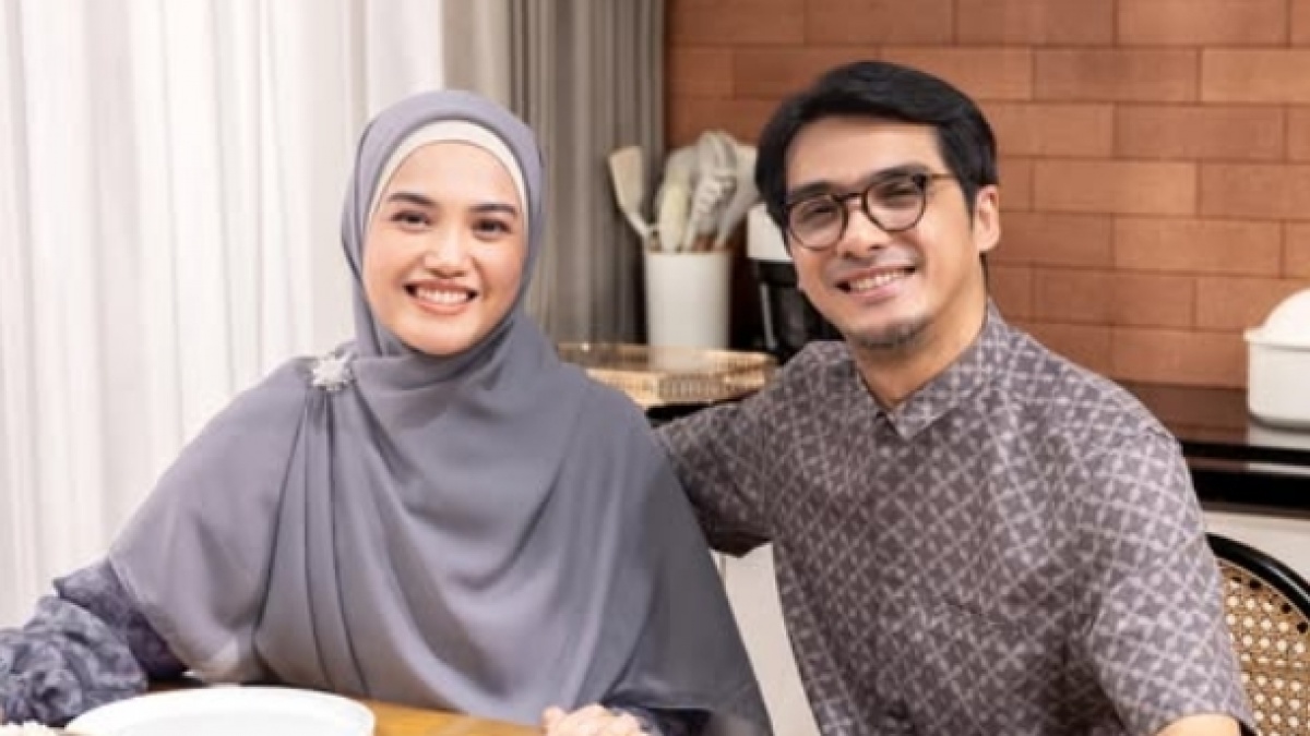 Reaksi Herfiza Novianti Usai Isu Ricky Harun Karoke Bareng LC Viral, Sikap Acuh Jadi Sorotan