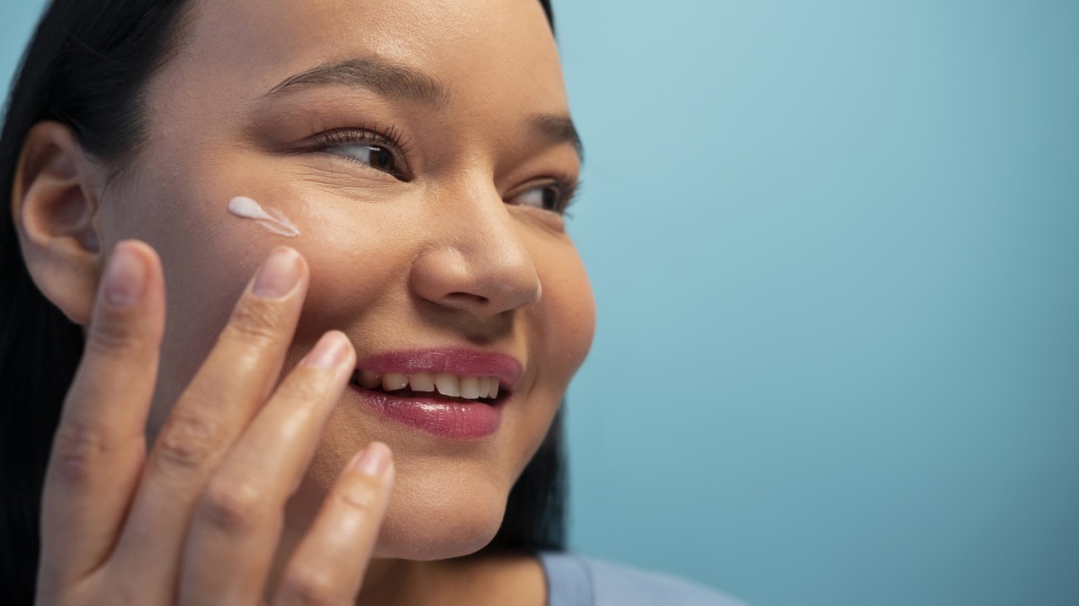 5 Rekomendasi Sunscreen SPF 40 Terbaik yang Melindungi Sekaligus Melembapkan Kulit
