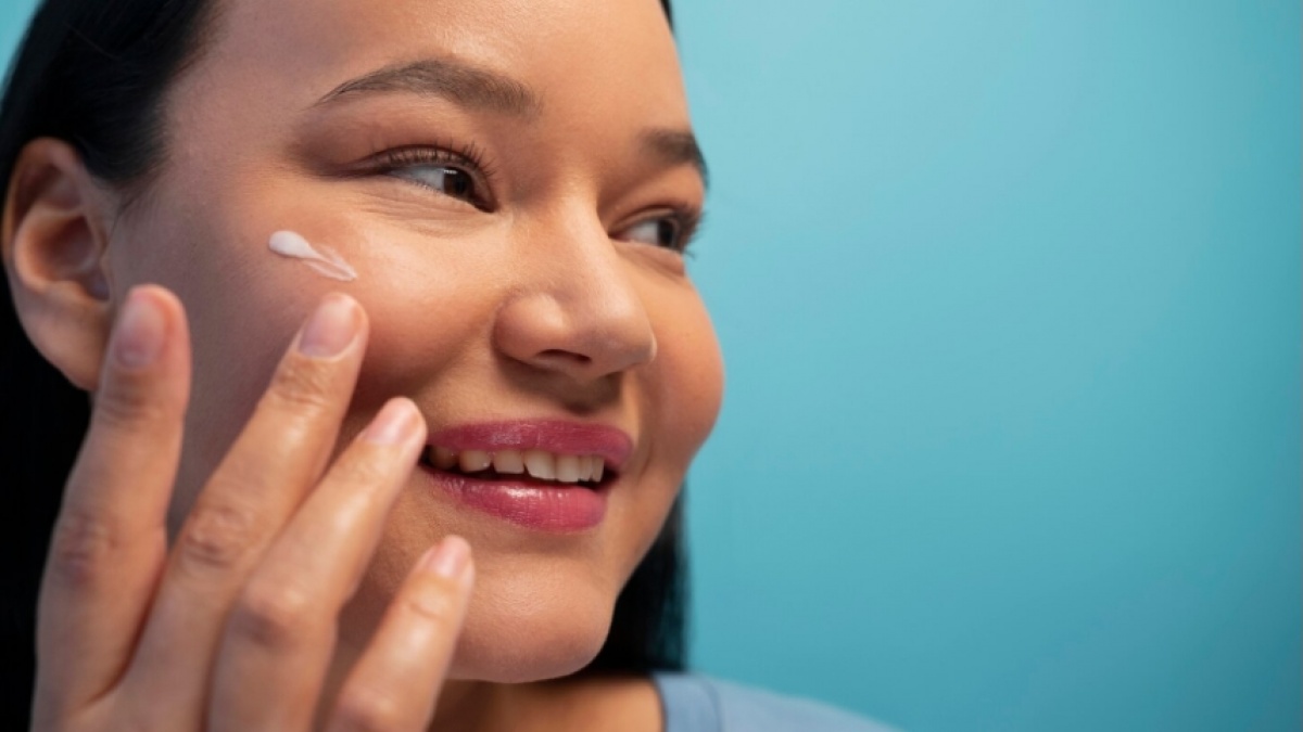 Apakah Sunscreen Bisa Hilangkan Flek Hitam? Cek di Sini Rekomendasi Terbaik