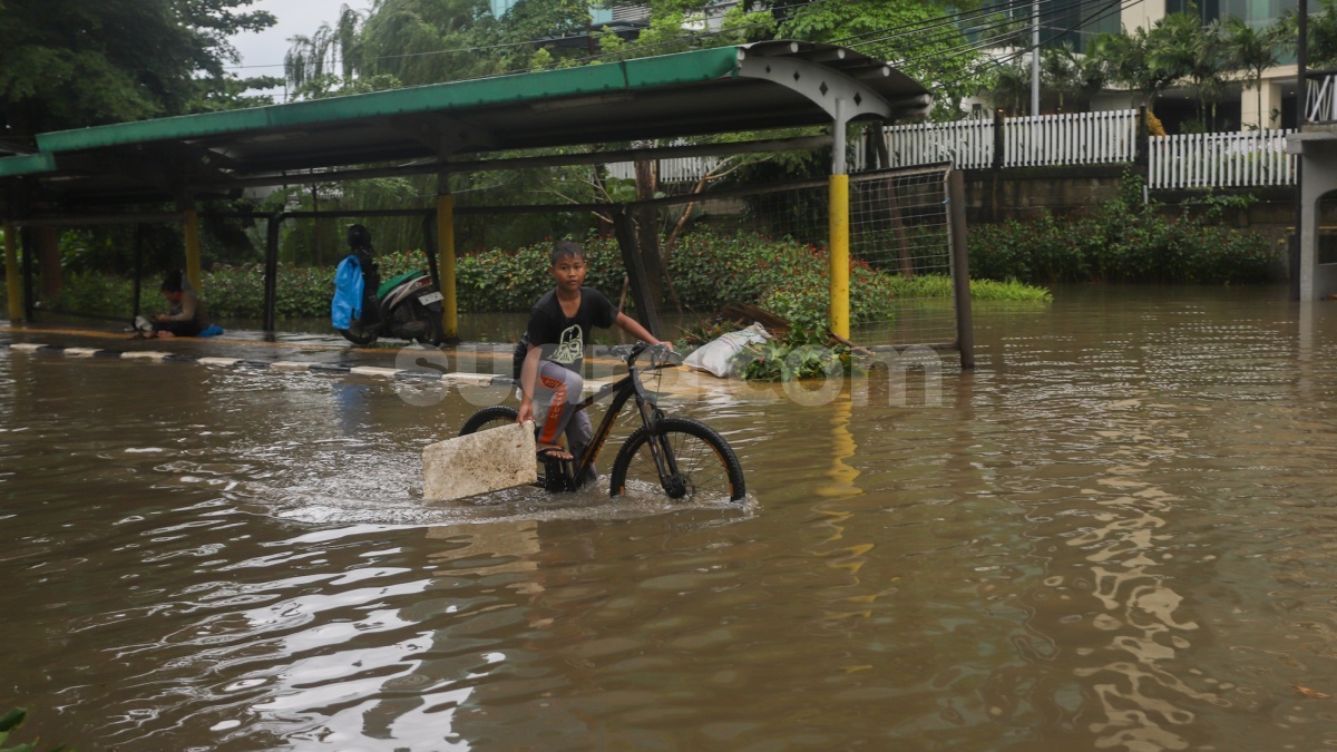 Malam Ini, Banjir Jakarta Sudah Rendam Lebih dari 100 RT