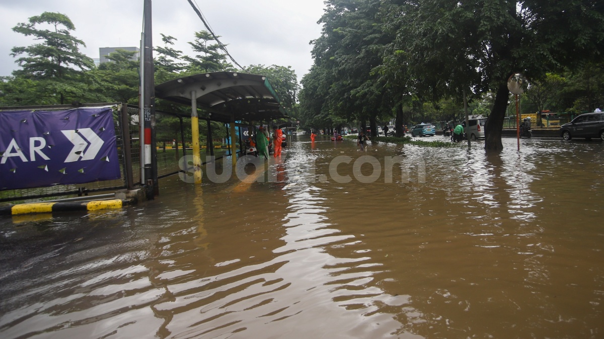 Banjir Jakarta Kian Parah, Rendam 80 RT dan 23 Ruas Jalan