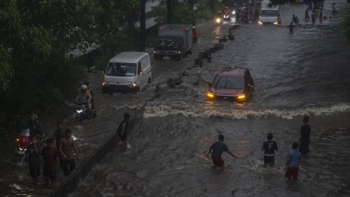 Data Terbaru Banjir Jakarta: 143 RT Terendam, Rawa Buaya dan Cipulir Tembus 1 Meter