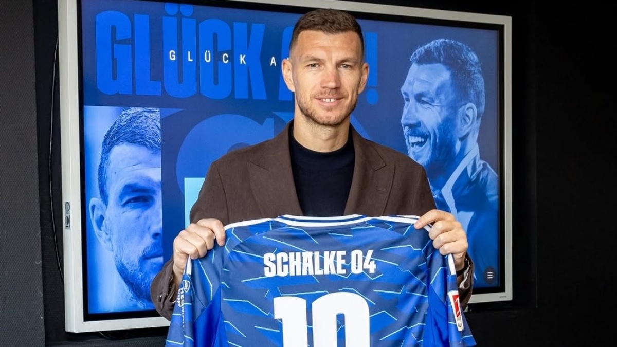 Belum Pensiun, Edin Dzeko Gabung Schalke 04 di Usia 39 Tahun