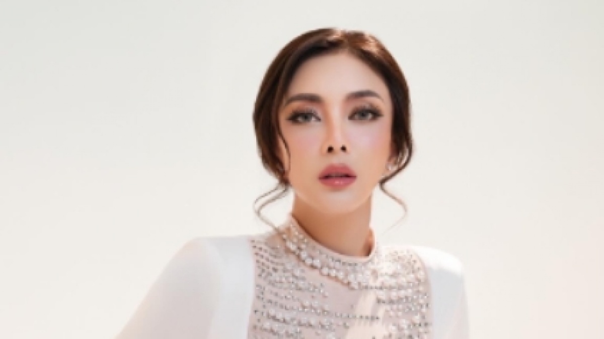 Bantah Rebut Suami Dina Olivia, Dhena Devanka Ancam Polisikan Buzzer dan Sindir Ijonk
