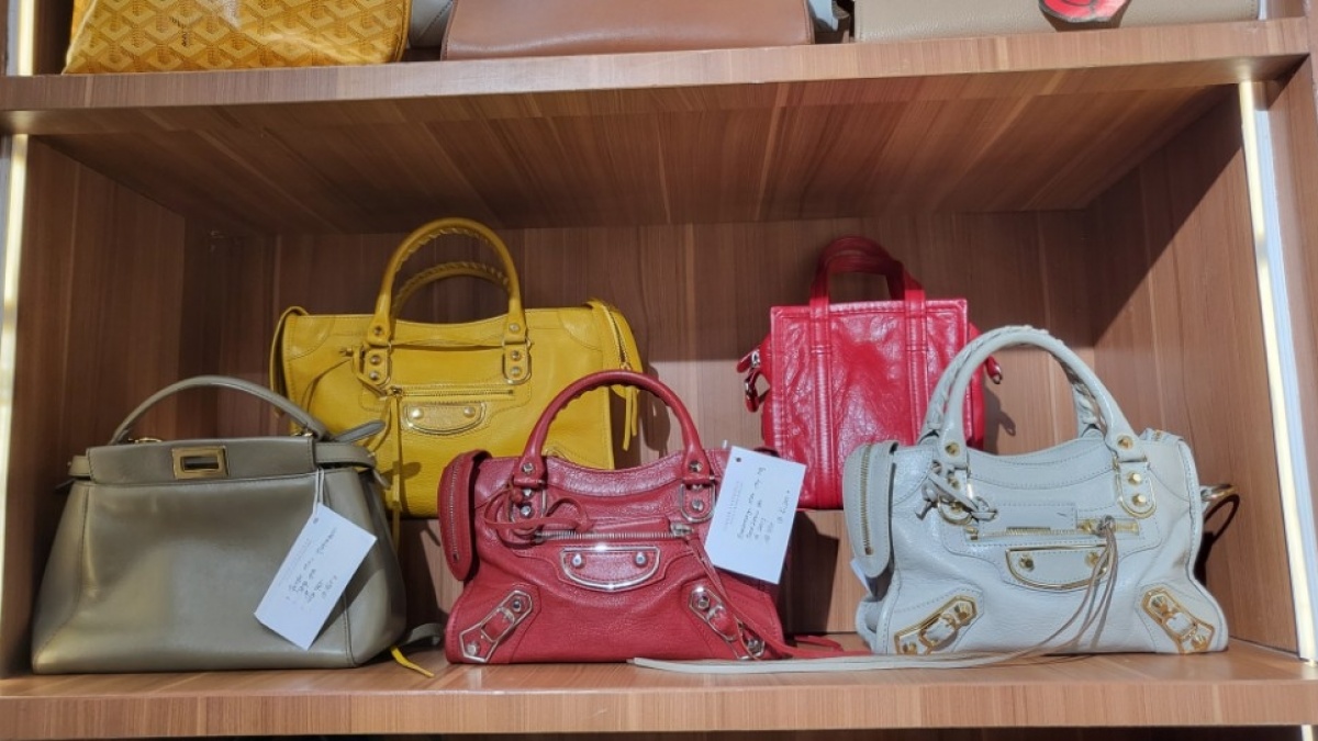 Tips Jitu Berburu Barang Branded Preloved Agar Tidak Nyesel Pulang Belanja