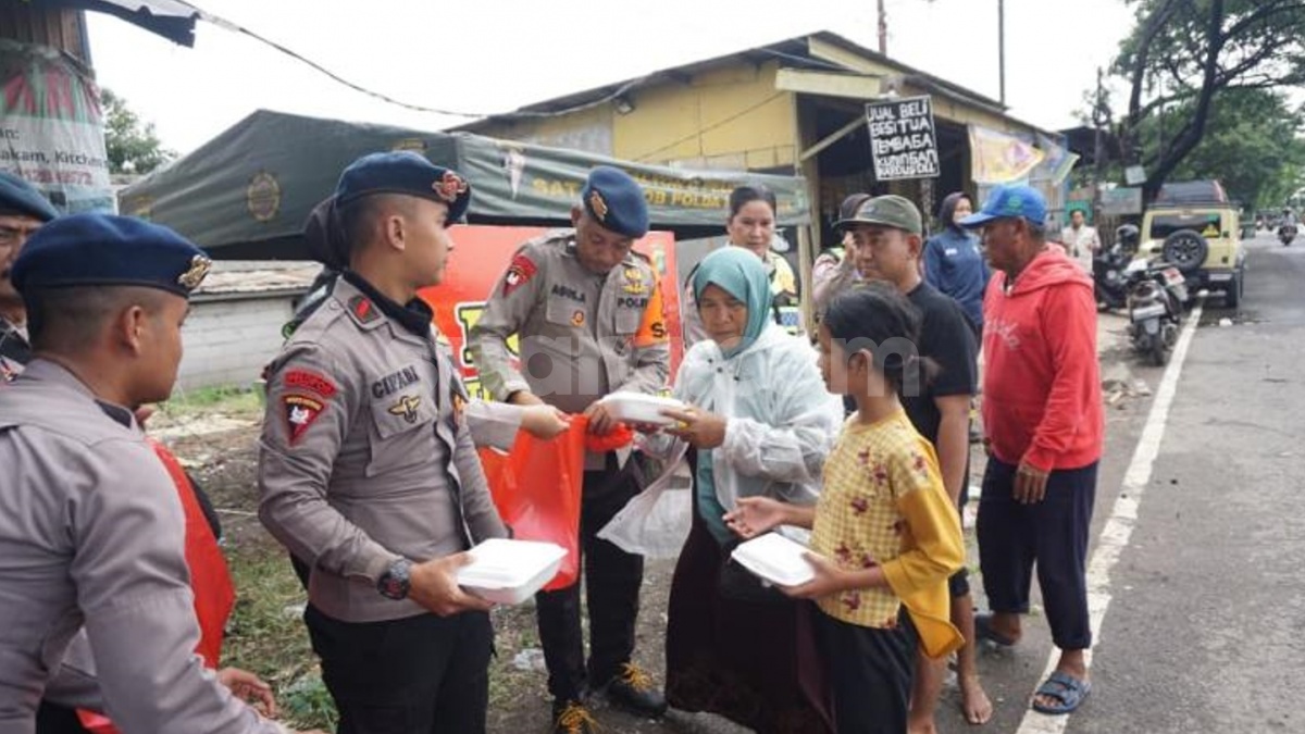 Banjir Rendam Cikarang Utara, Dapur Lapangan Brimob Layani Warga Terdampak