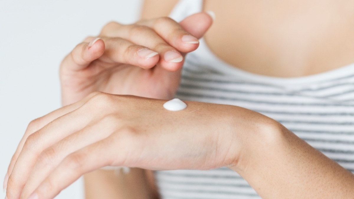 5 Moisturizer Untuk Kulit Kering di Cuaca Panas dan Angin