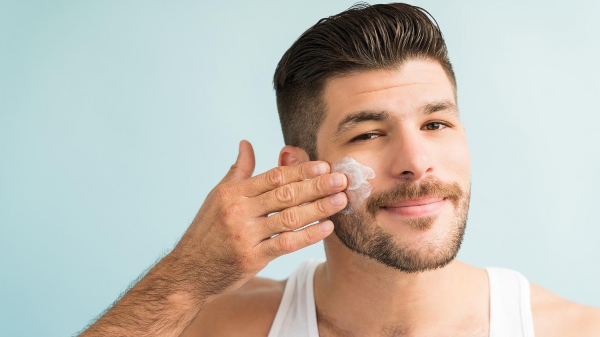 5 Sunscreen Wajah Terbaik untuk Pria Usia 40 Tahun ke Atas, Bye-Bye Flek Hitam