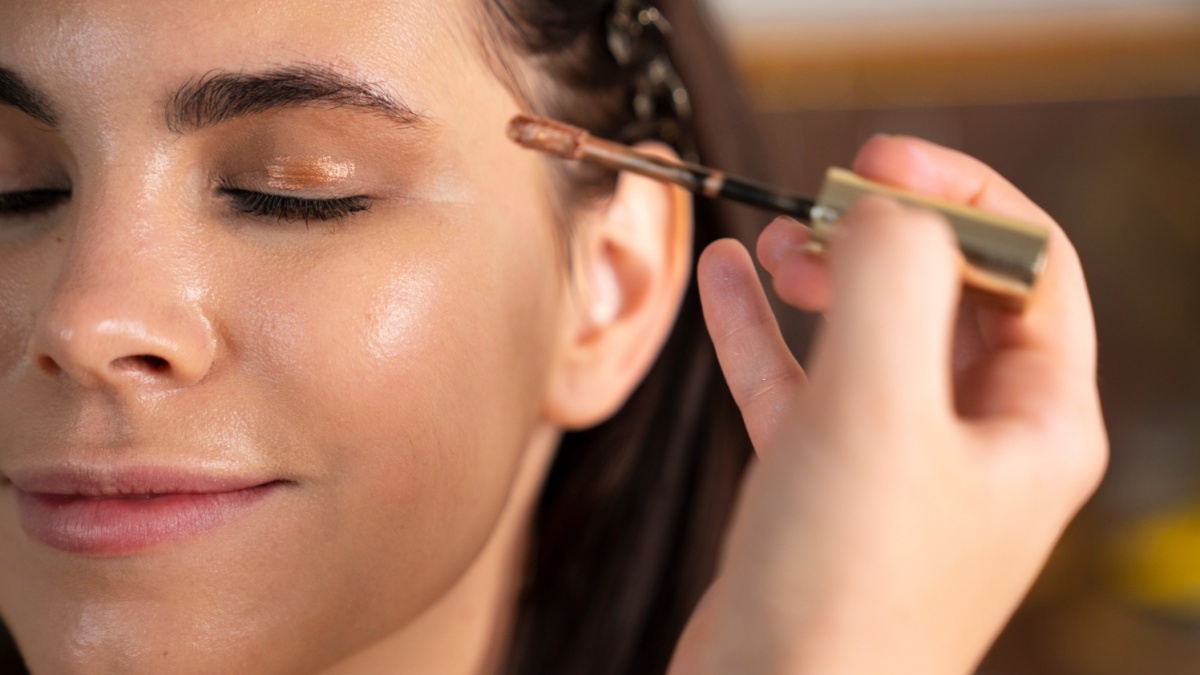 22 Istilah dalam Makeup dan Artinya, Jangan Salah Bedakan Cakey dan Creasing