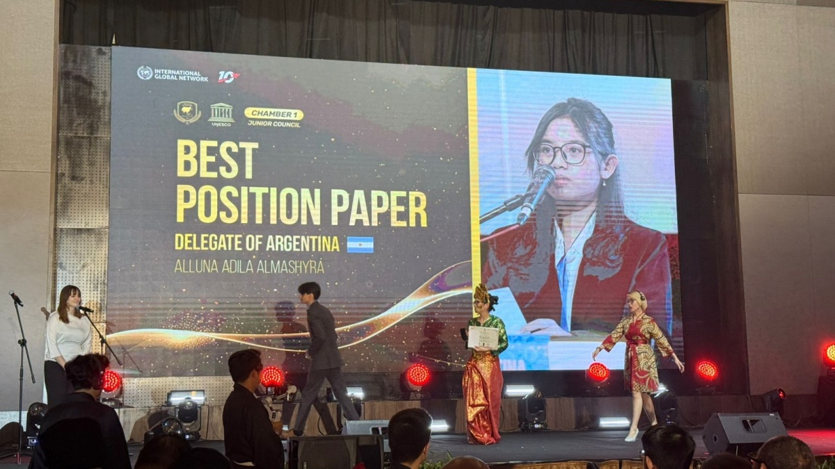 Dari Ruang Kelas ke Forum Dunia: Cara Pelajar Indonesia Dilatih Jadi Diplomat Muda