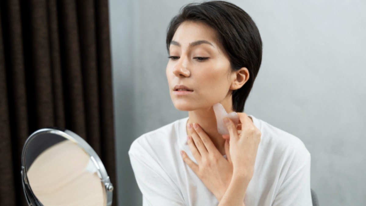 Cara Eksfoliasi Leher Agar Tidak Belang Pakai Glycolic Acid, Ini 3 Rekomendasi Tonernya
