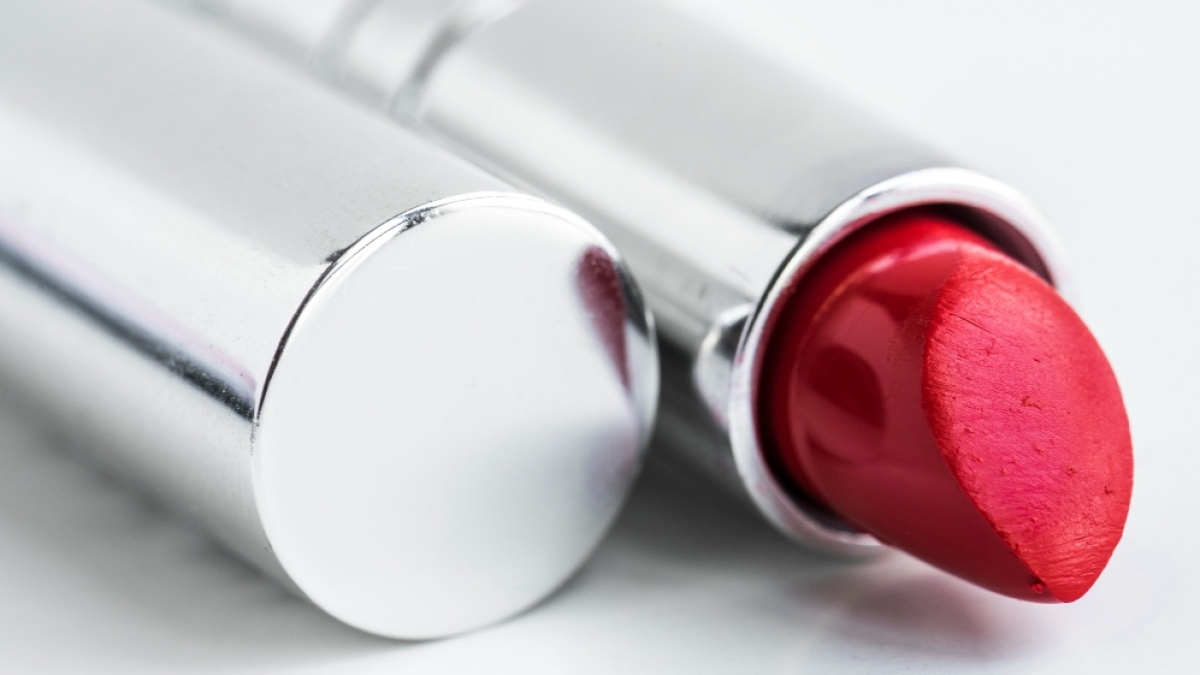 7 Pilihan Lipstik yang Awet 12 Jam, Anti Pudar Terkena Air dan Minyak