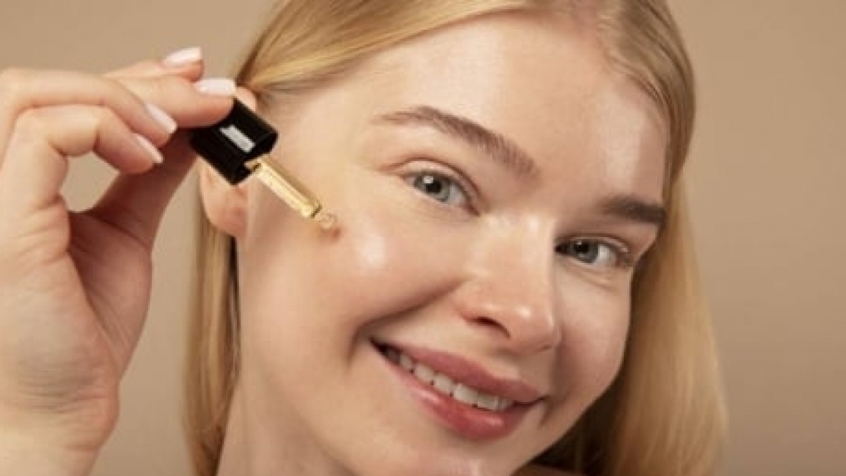 5 Serum Peptide untuk Samarkan Kerutan di Usia 50 Tahun, Hasilnya Seperti Botox