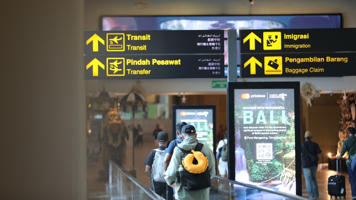 Daftar 15 Penerbangan Internasional di Bandara Ngurah Rai yang Batal Karena Konflik Timur Tengah