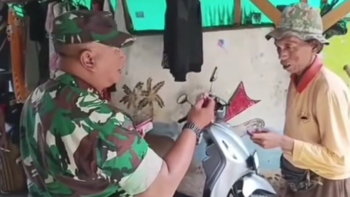 Fitnah Berujung Berkah, Penjual Es Gabus yang Dianiaya Aparat Kini Dihadiahi Motor dan Sembako