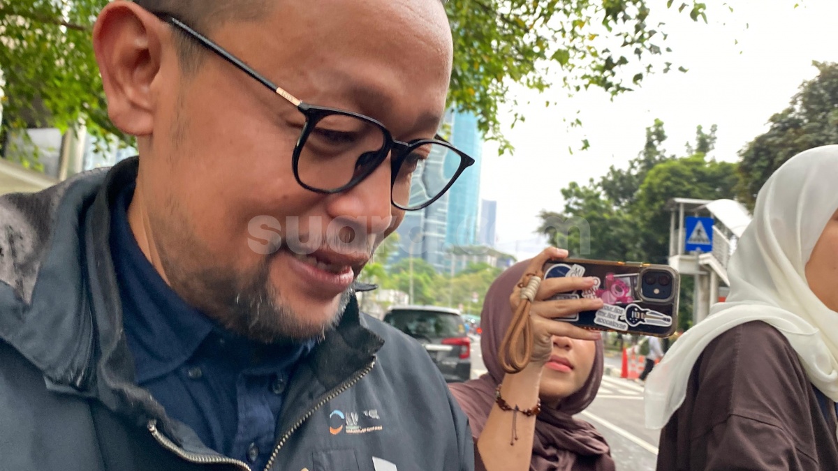 Diperiksa 8 Jam, Eks Stafsus Menag Gus Alex Langsung 'Ngacir' Naik Motor dari Gedung KPK