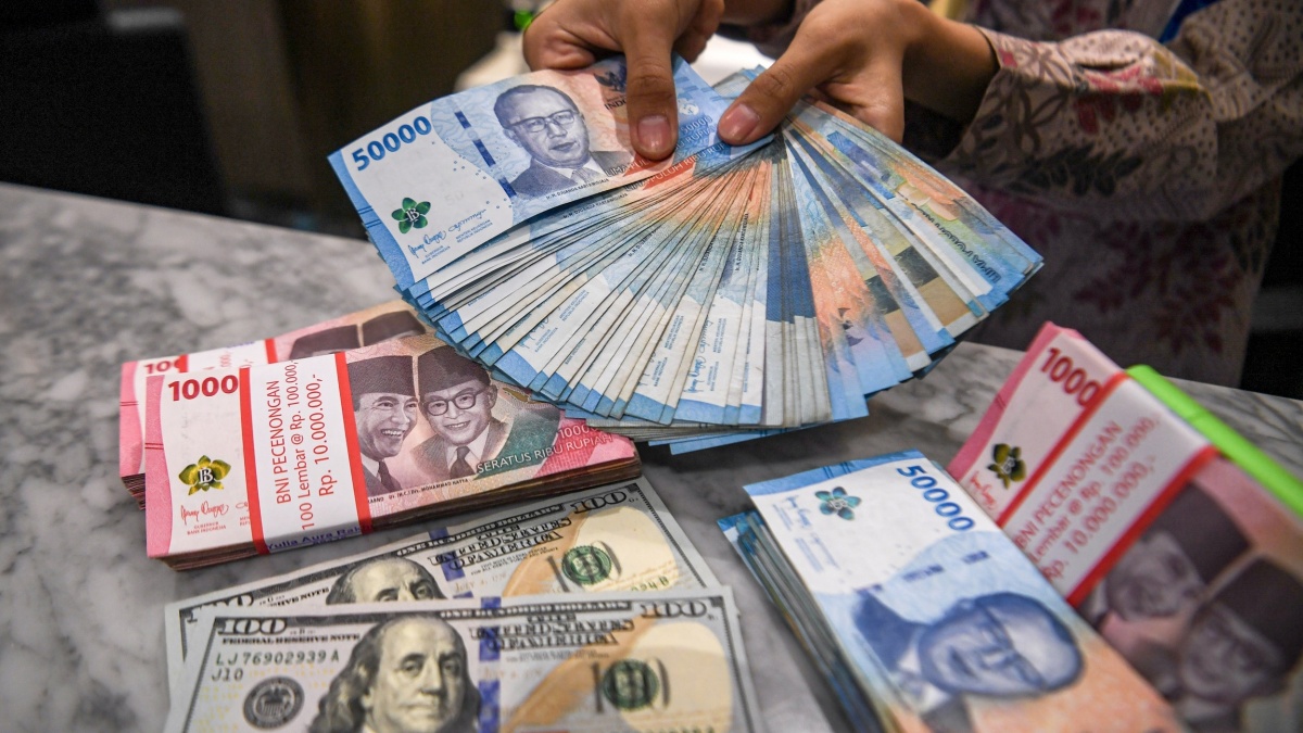 Rupiah Dibuka Anjlok ke Level Rp16.872 Usai Libur Panjang