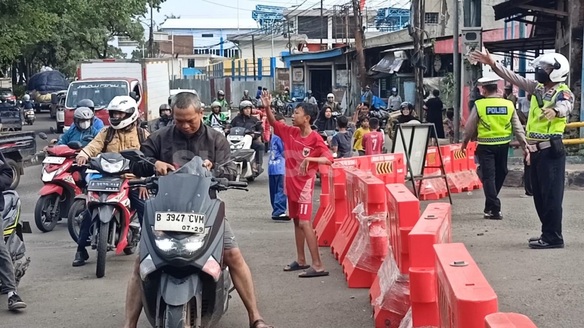 Syuting Film Extraction: Tygo di Tangerang, Anak-Anak Jadi 'Petugas' Dadakan Bantu Atur Lalu Lintas