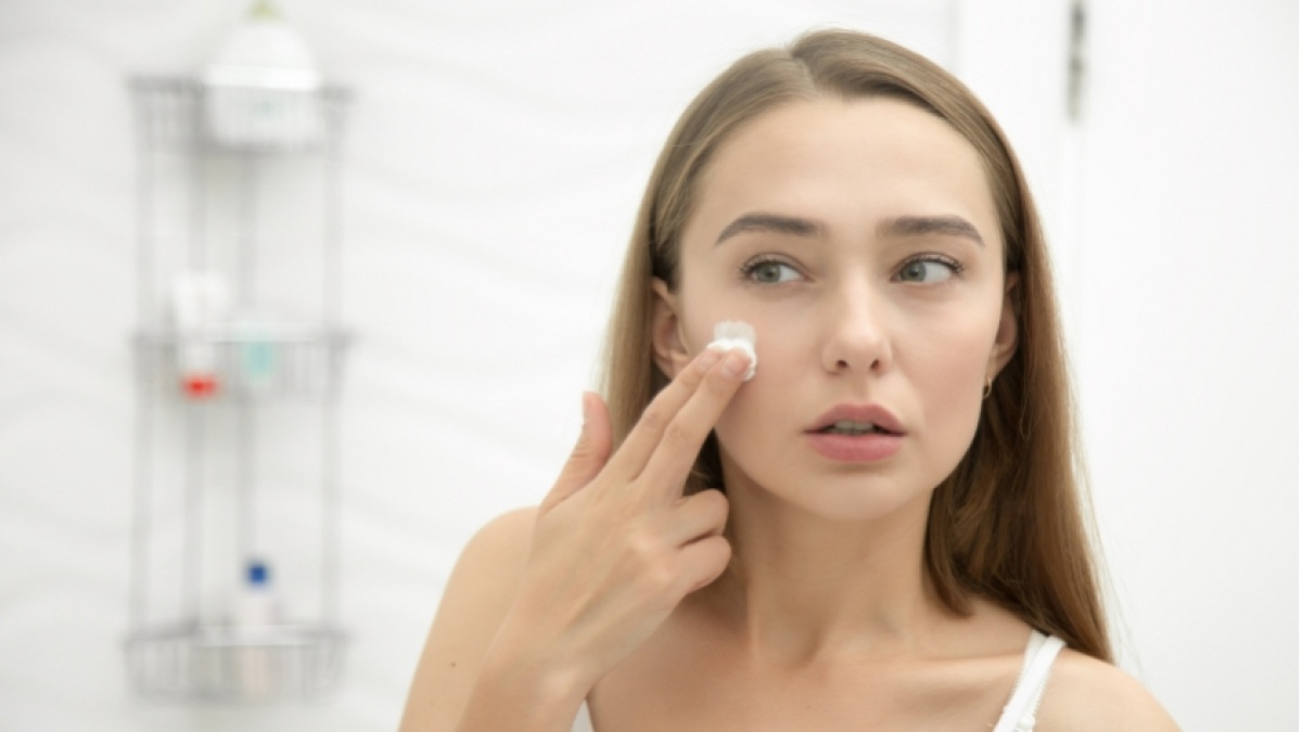6 Sunscreen Pencerah untuk Kulit Kusam yang Mudah Didapat di Indomaret