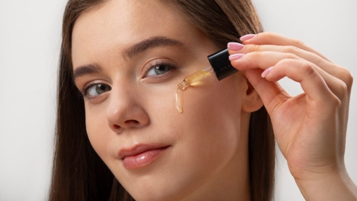 Bagaimana Cara Pakai Retinol dengan Teknik Sandwich Moisturizer? Ini Urutannya