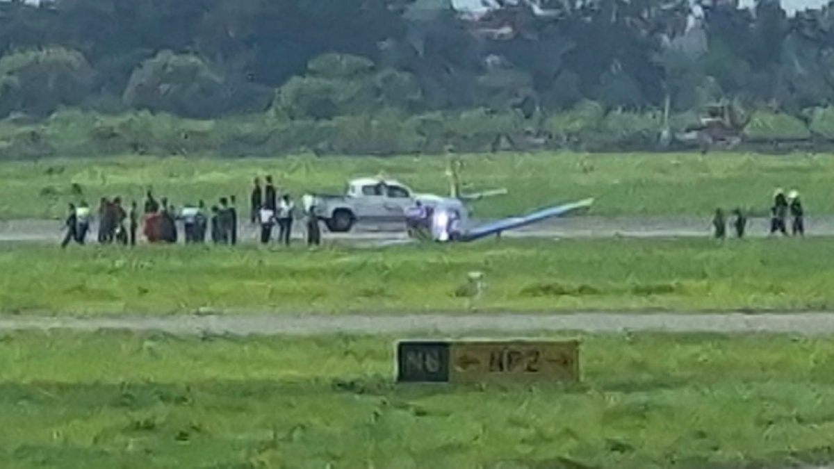 Breaking News! Pesawat Bonanza TNI AL Dikabarkan Kecelakaan di Runway Bandara Juanda